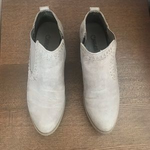 Carlos Santana Taupe Suede Booties 7.5 Women’s